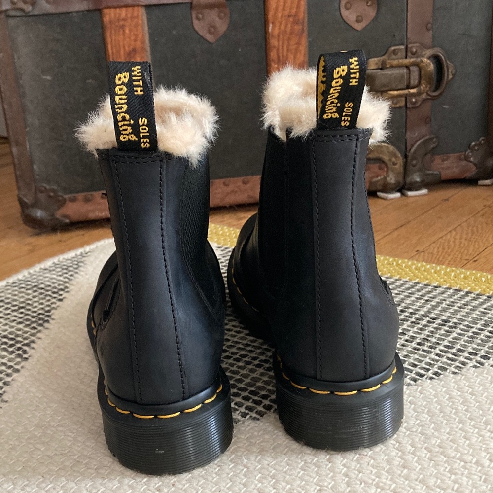 Dr. Martens Black Leather Chelsea Boots with Faux Fur Lining - Picture 4 of 8
